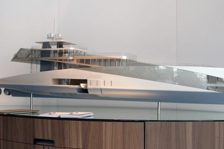 Profile of the scale model of Feadship Royale (Photo: Gizmag)