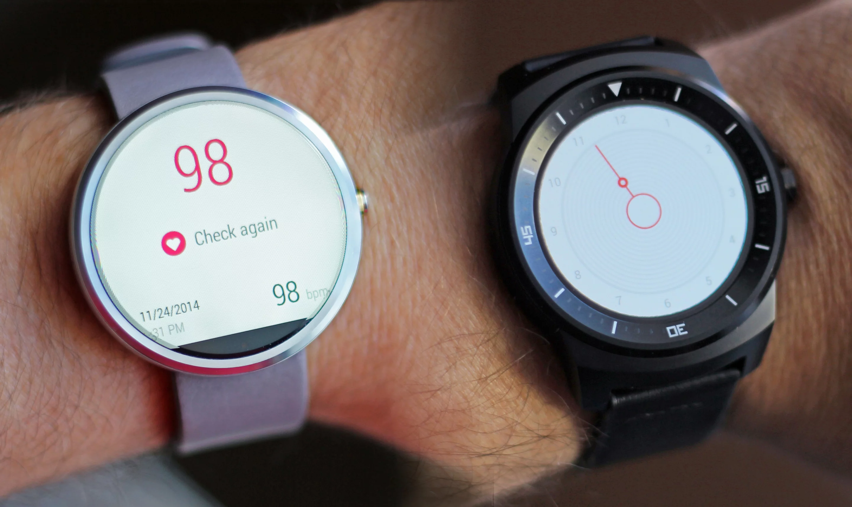 Moto 360 and LG G Watch R (Photo: Will Shanklin/Gizmag.com)