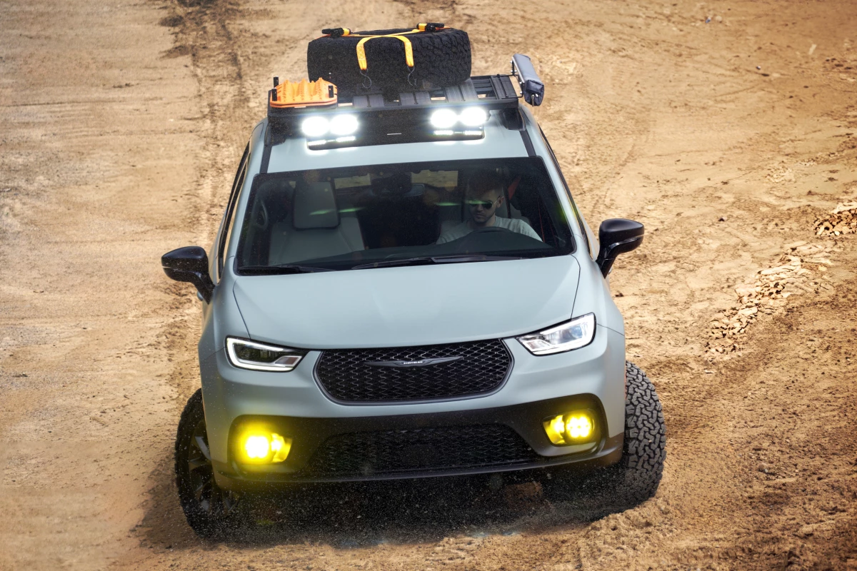 Along with the TYRI roof lamps, the Grizzly Peak concept has Baja Designs LP4 fog light pods