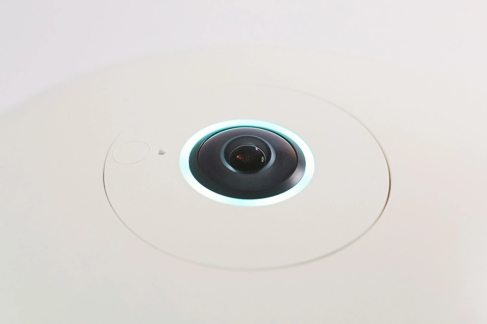 Keecker has a 13 MP panoramic Sony camera up top for 360° video