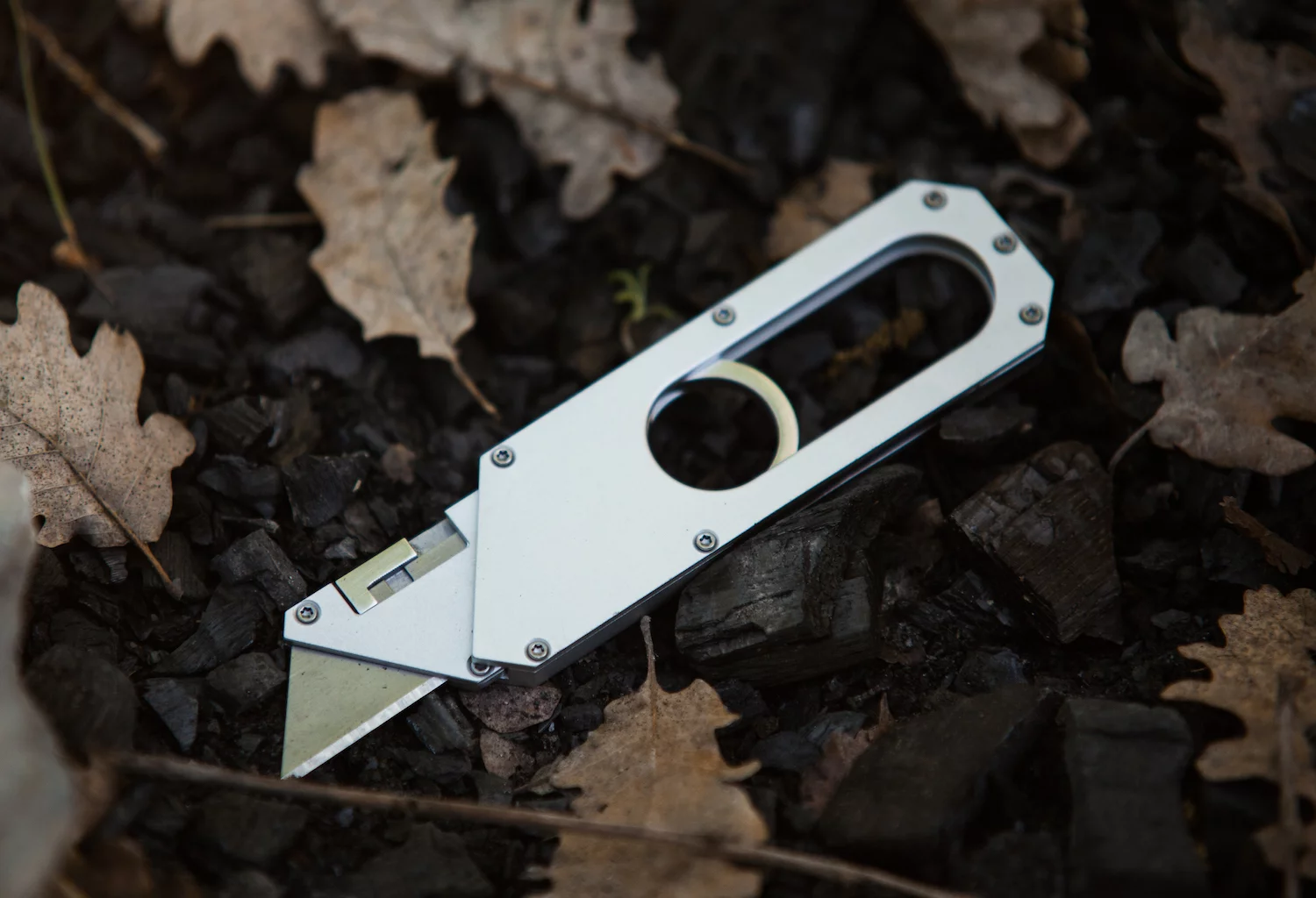 The Maker Knife features ceramic blades