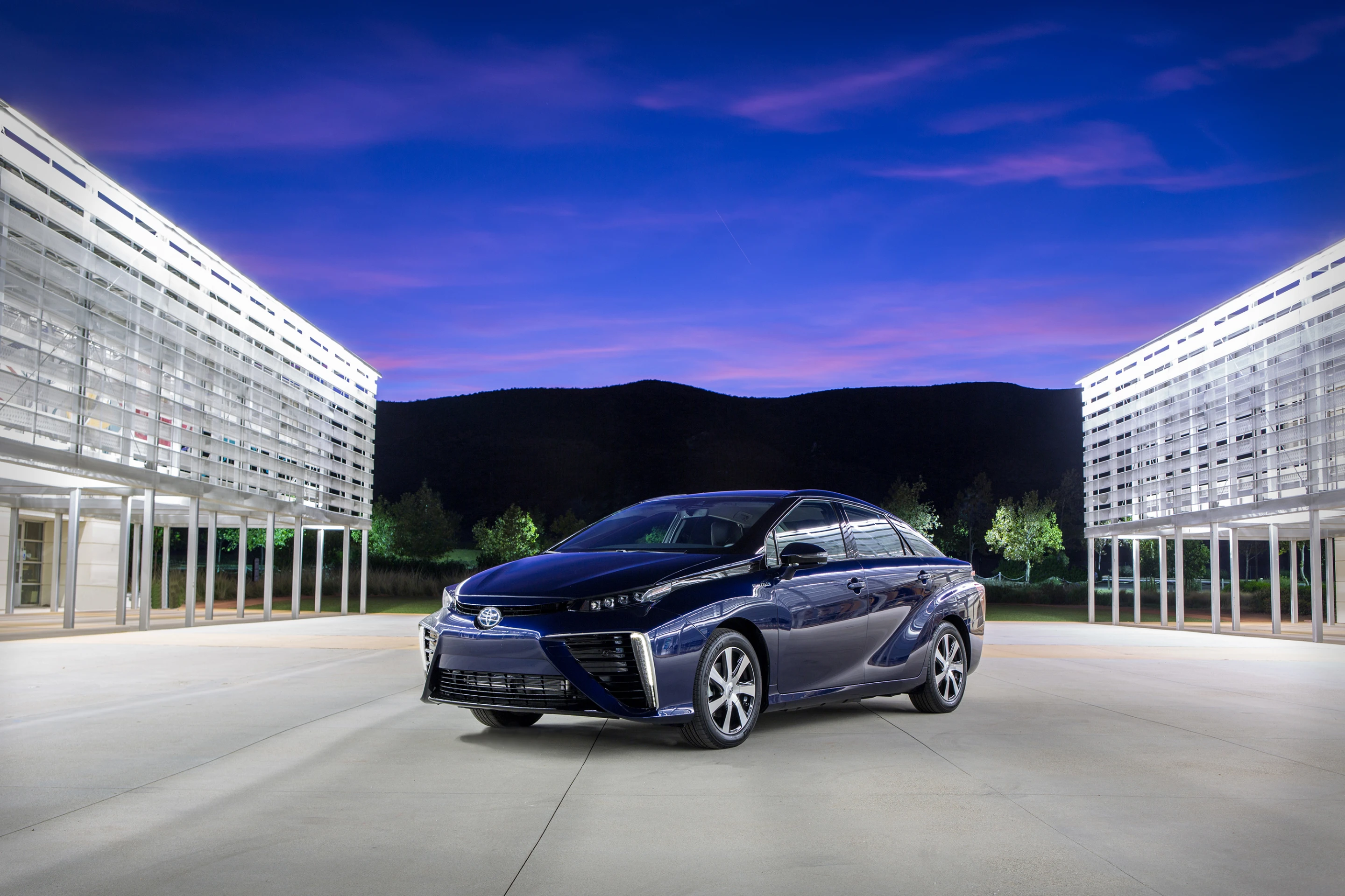 The Mirai refuels in five minutes