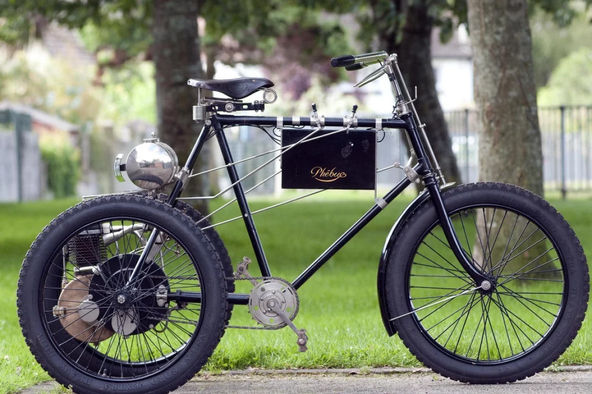 The British auctioneer Bonhams has sold a rare 1898 Phébus Motor Tricycle for £28,750 (US$45,635)