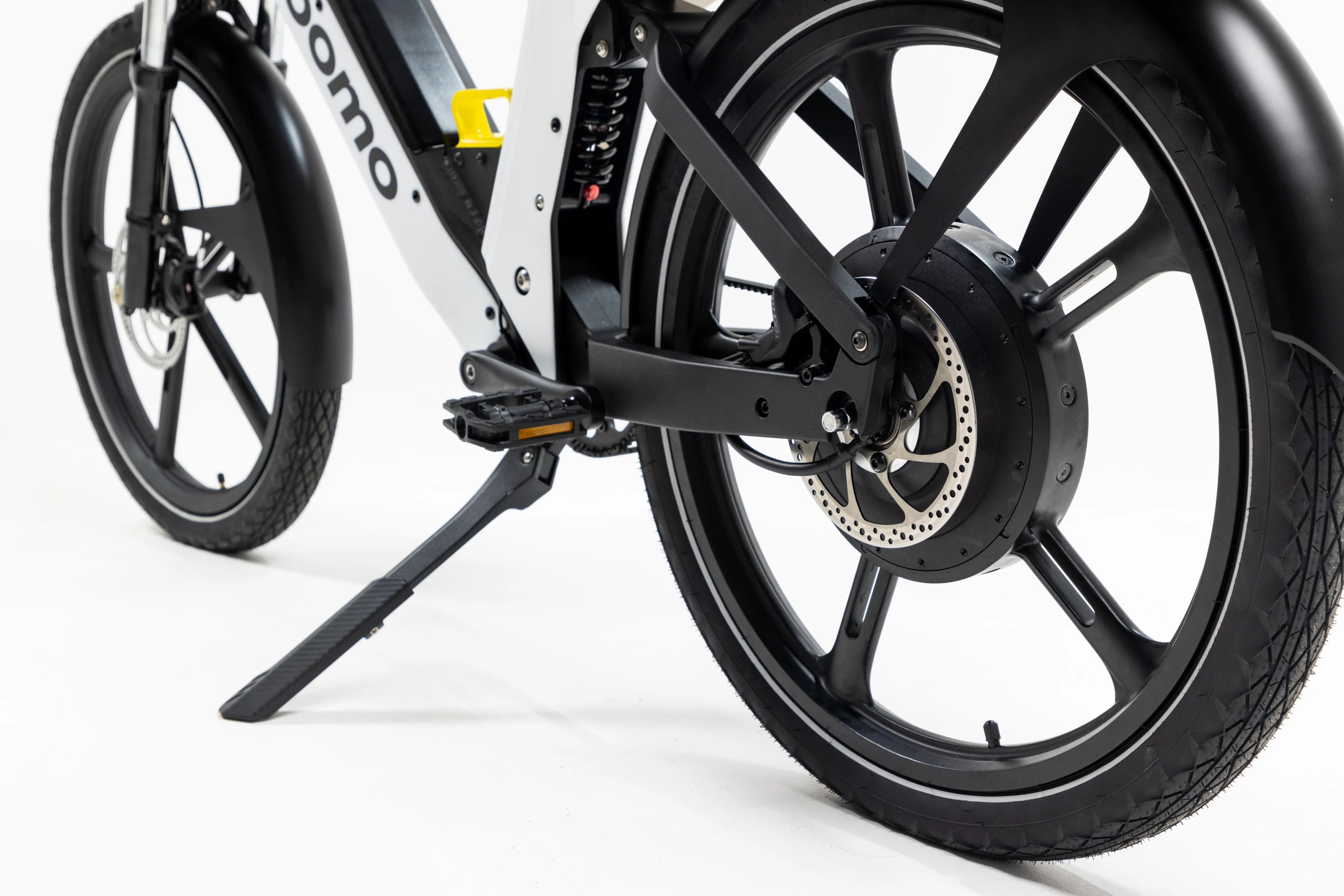 The Zoomo One features a 750-W rear-hub motor for up to 28 mph of pedal assist