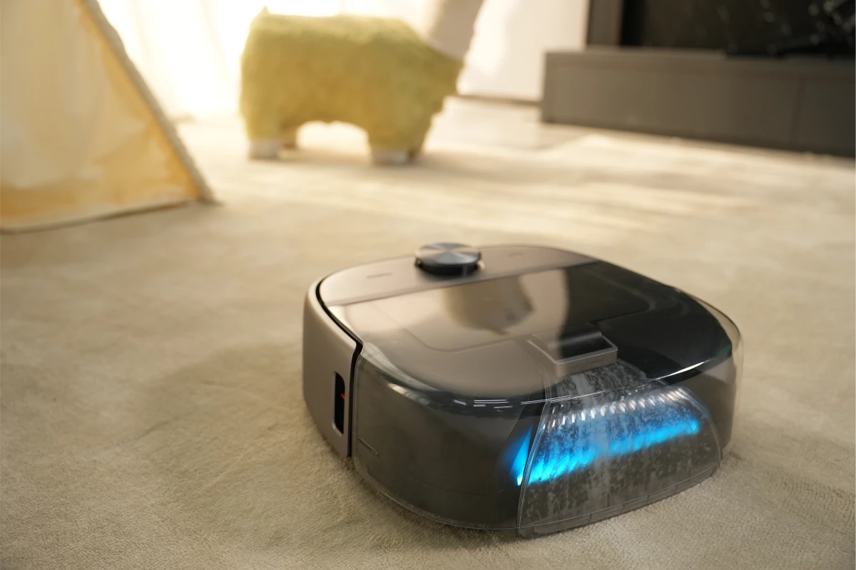 Sensors detect dirt levels in real time and gauge the clean before moving the robot on