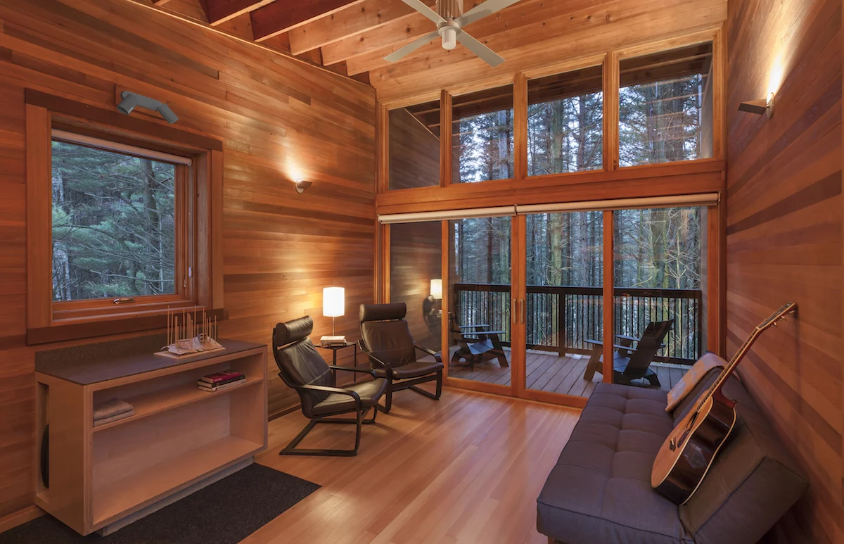 Situated on a sprawling 456 acre (184.5 hectare) plot in Farmington, Minnesota, HGA's Whitetail Woods Regional Park and Camper Cabins riff on the idea of a treehouse