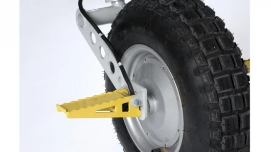 You steer the eniCycle by pressing on the foot-peg in the direction you want to go