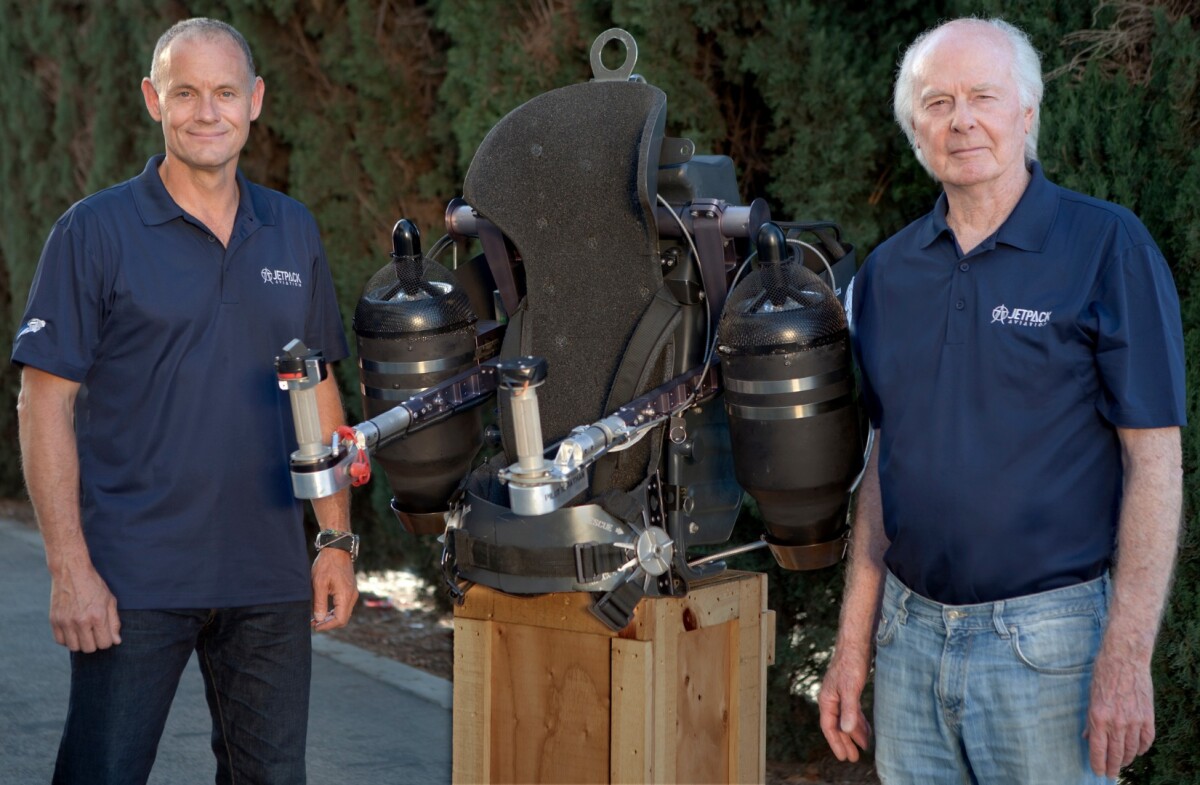 David Mayman (left) and Nelson Tyler with the JB-9 jetpack