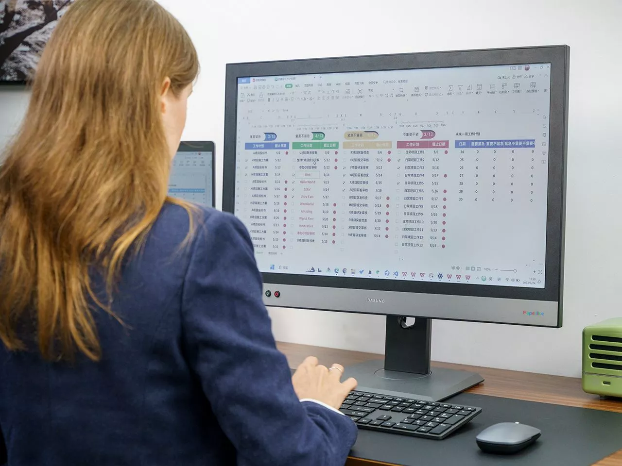 Dasung has launched what's claimed to be the world's first color E Ink monitor on Indiegogo