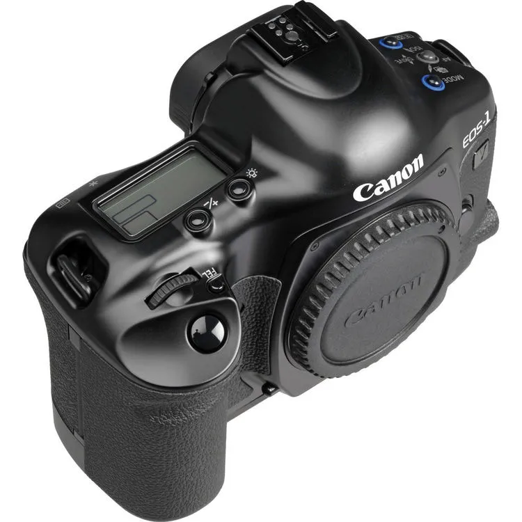 Minimal control scheme reflects the fact that you need to know what you're doing to shoot film