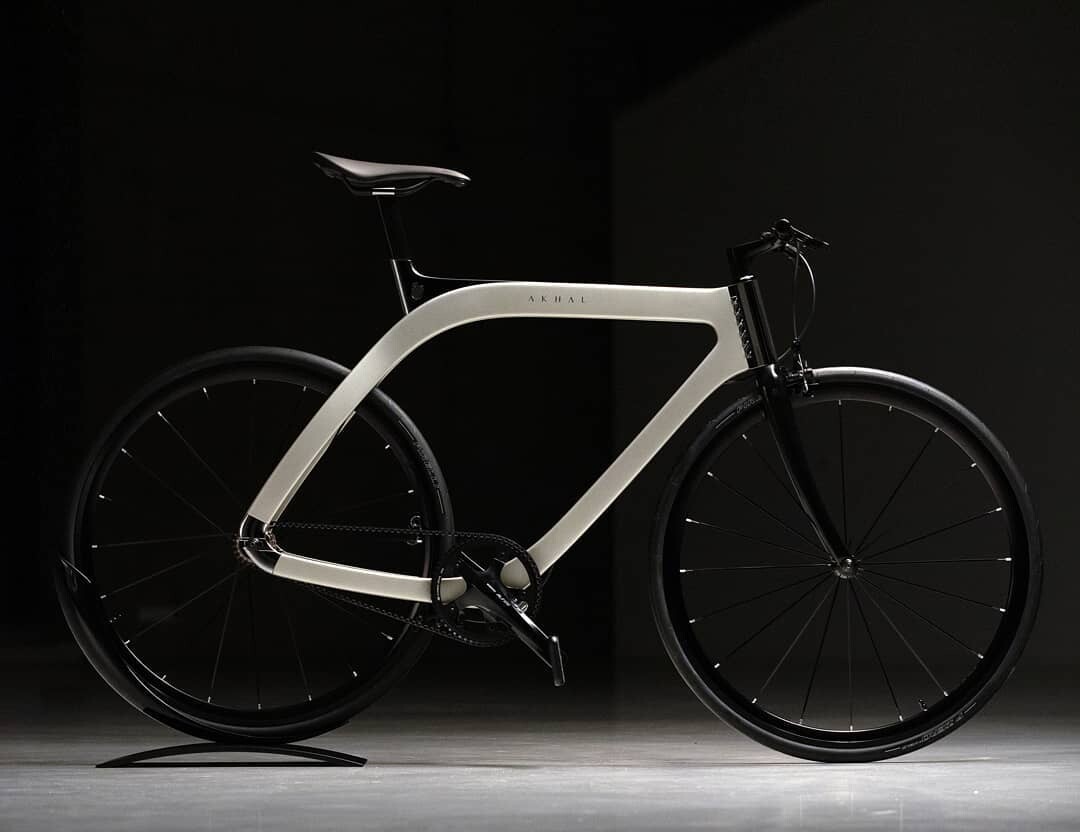 The Akhal, in Shine white