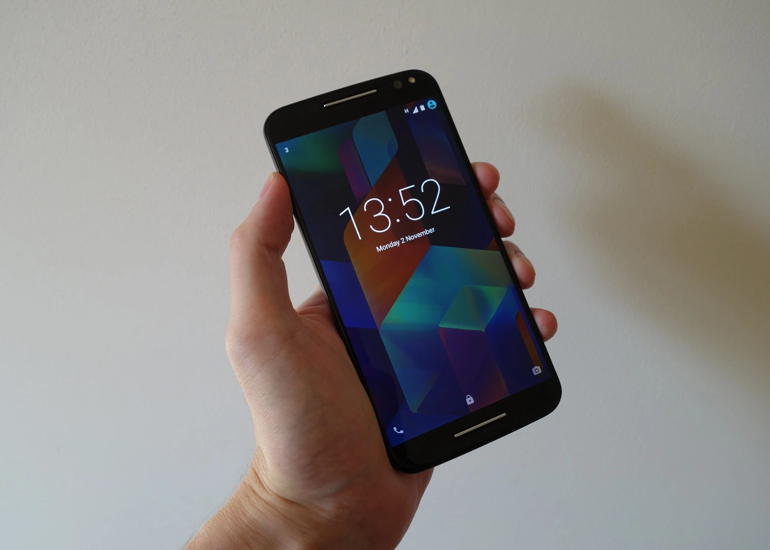 Motorola has abandoned an AMOLED display this time for the cheaper LCD
