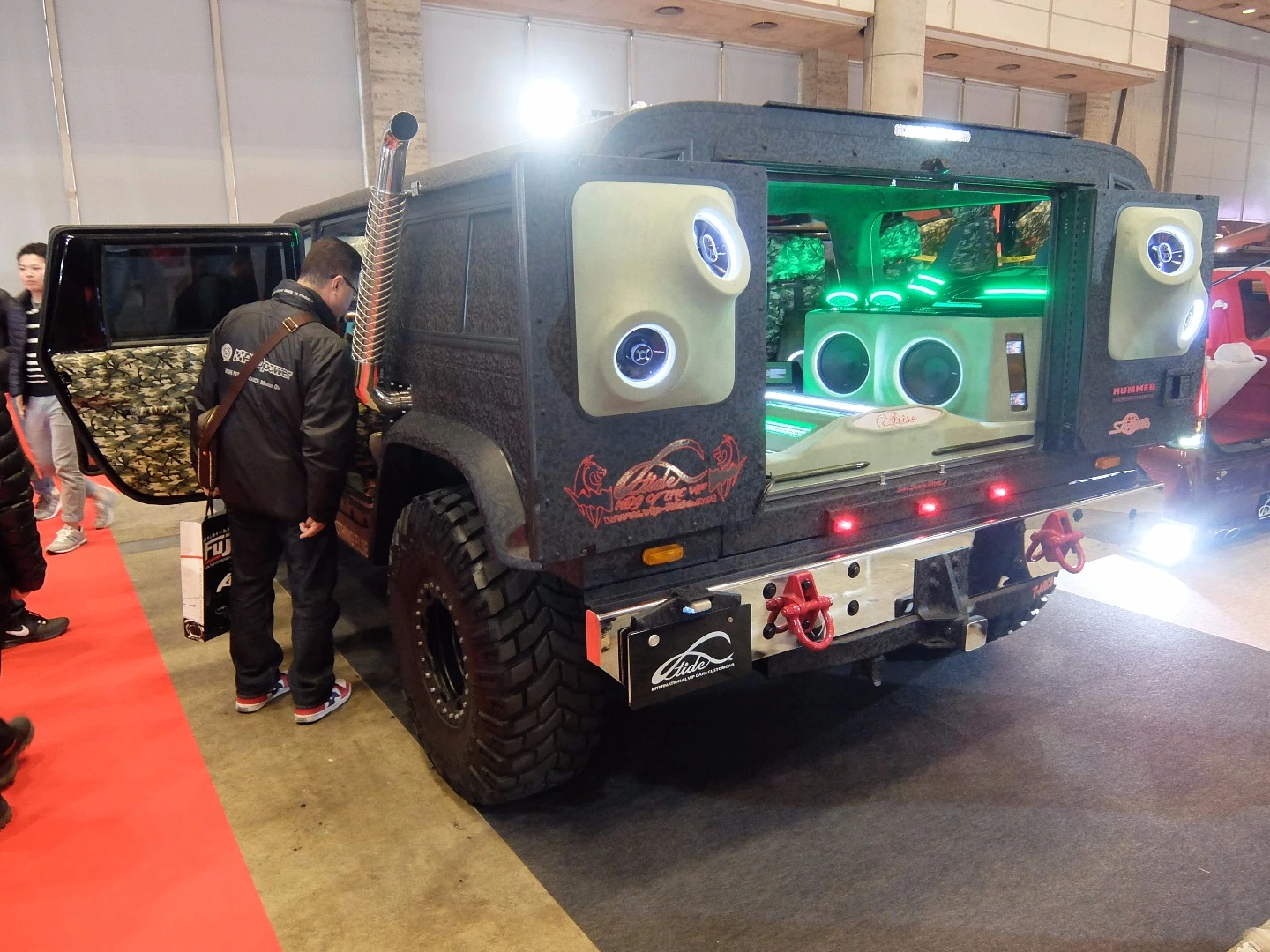 Here, an old Hummer provides an ideal base for a mobile sound studio