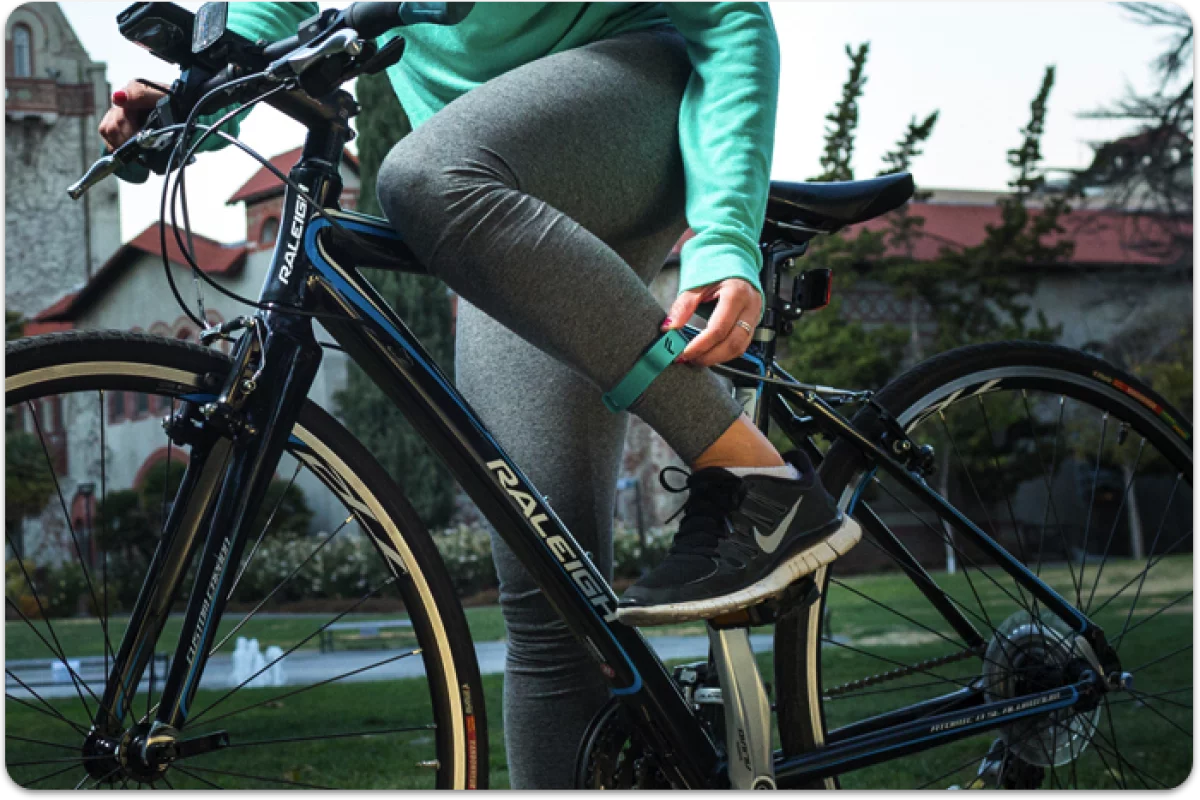 Flyfit is an ankle-band fitness tracker