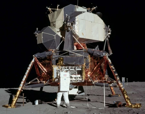 Space Toys full scale lunar model replicas will set the buyer back a cool US$89,000.