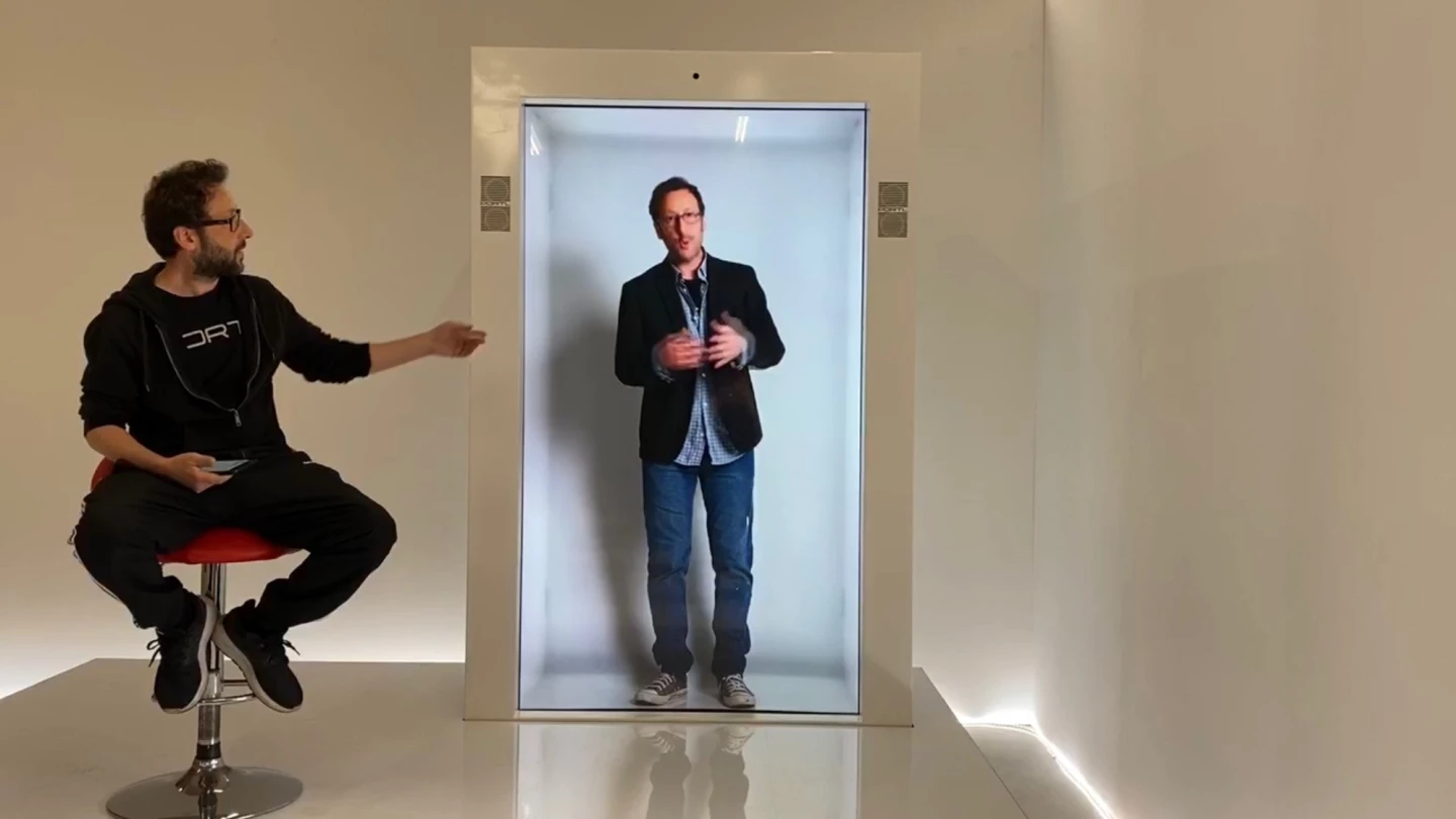 Portl founder David Nussbaum in real and hologram form thanks to the Epic hologram projection machine