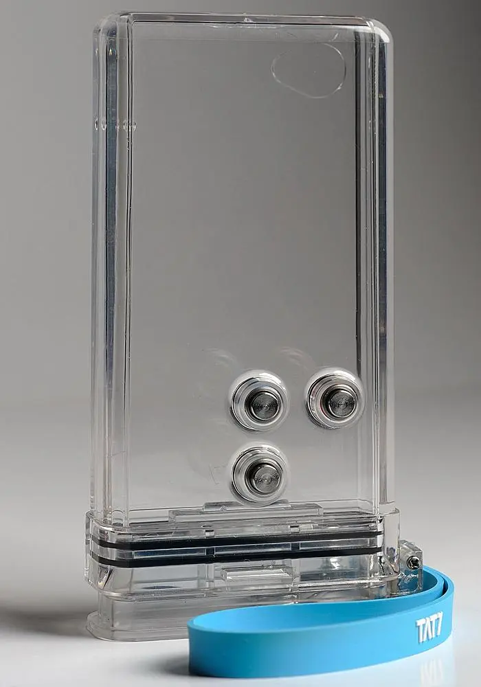 The TAT7 iPhone Scuba Case allows iPhone users to take underwater photos down to a depth of 30 meters (100 ft)