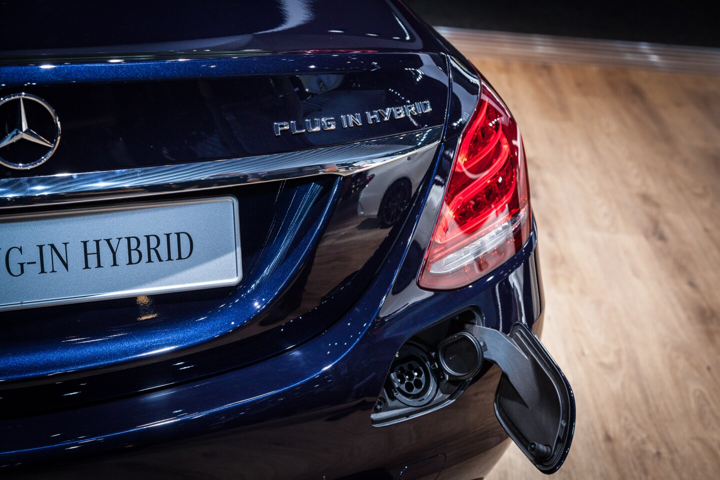 The charging cable plugs into the rear bumper (Photo: Loz Blain/Gizmag.com)