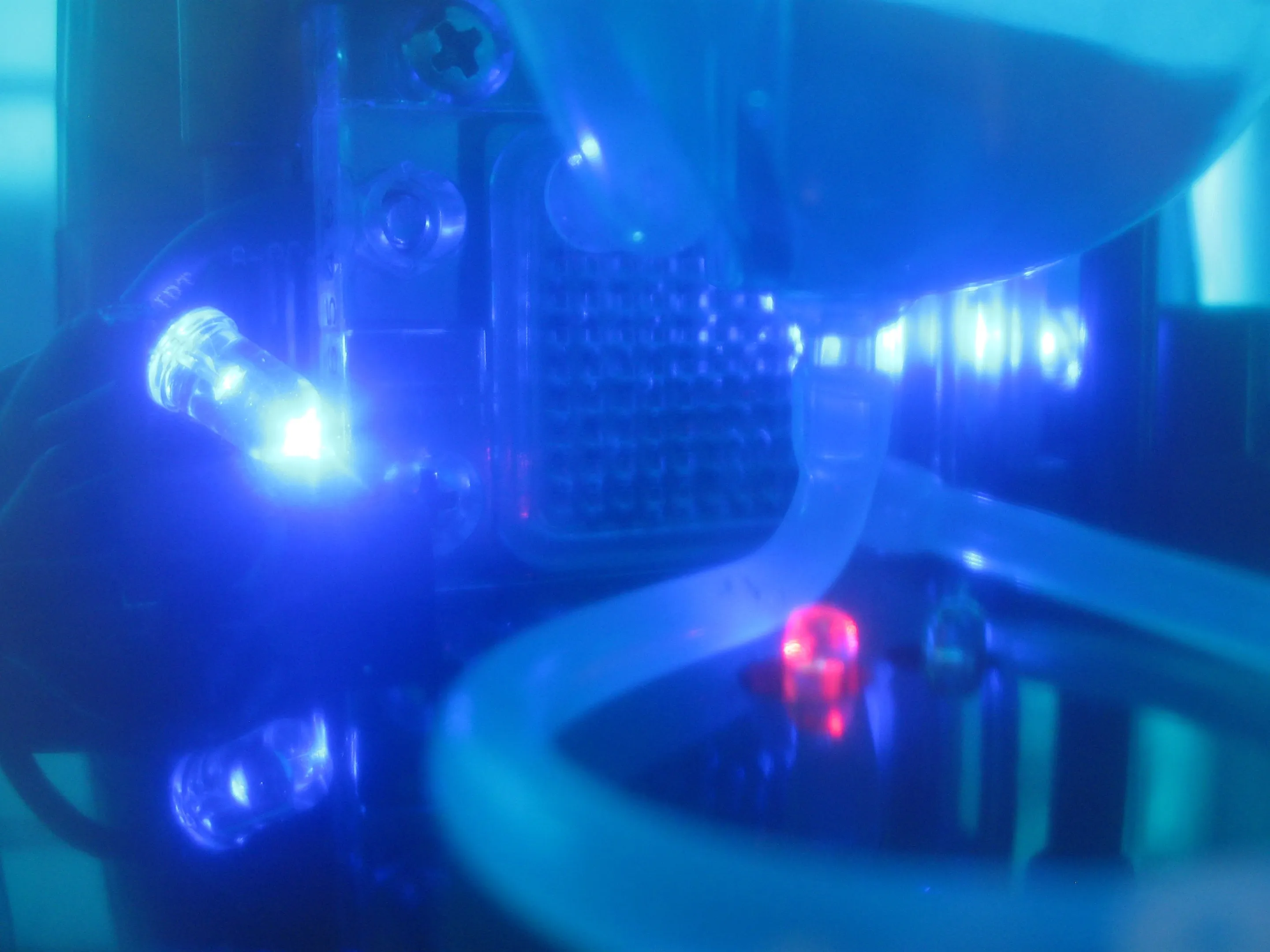 The electrolyzer (grid-like thing in middle), separating the water's hydrogen and oxygen