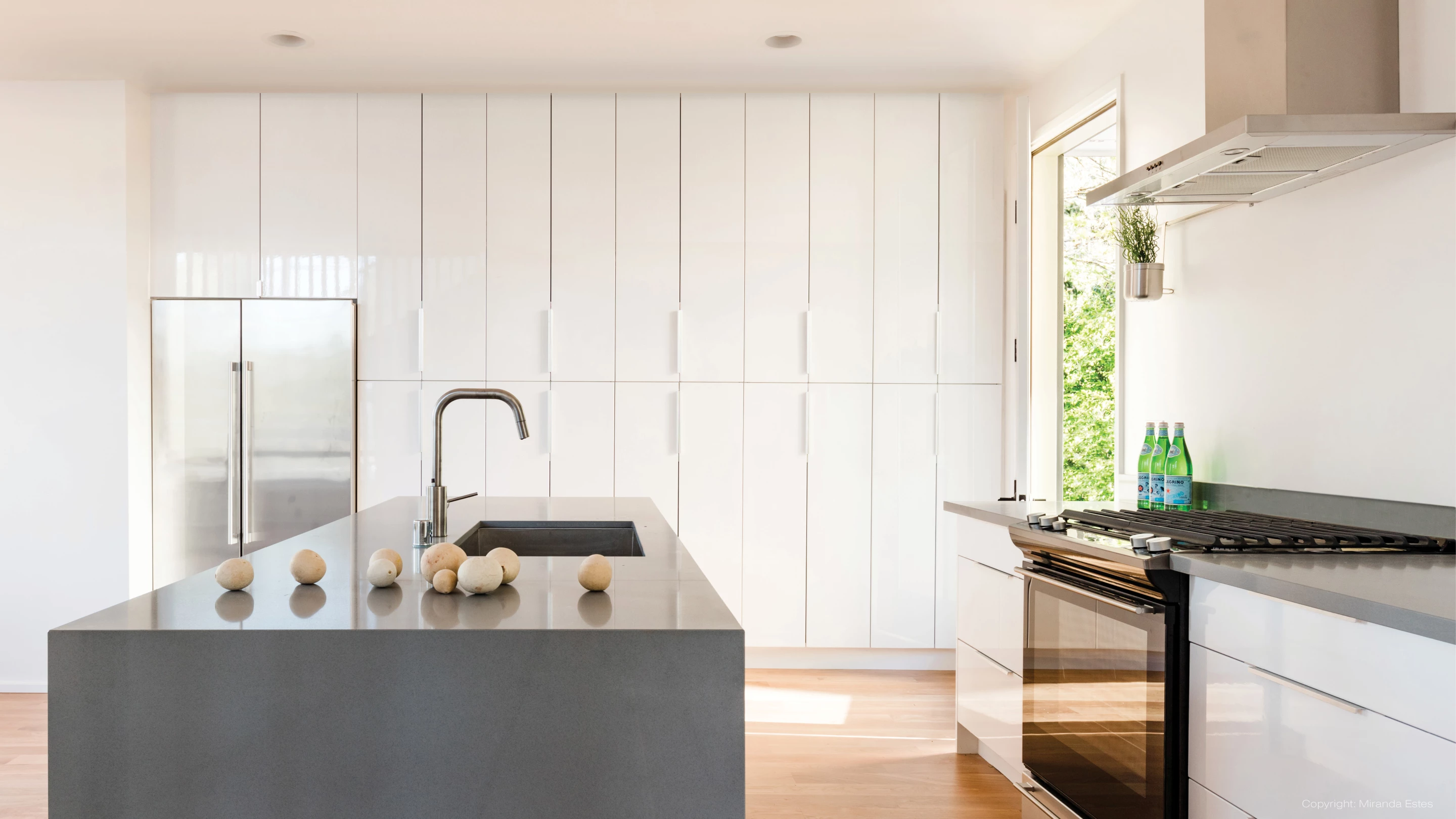 Tsuga Townhomes consists of three homes built on an awkward cramped site using high-quality materials. They also feature green roofs and water capture systems