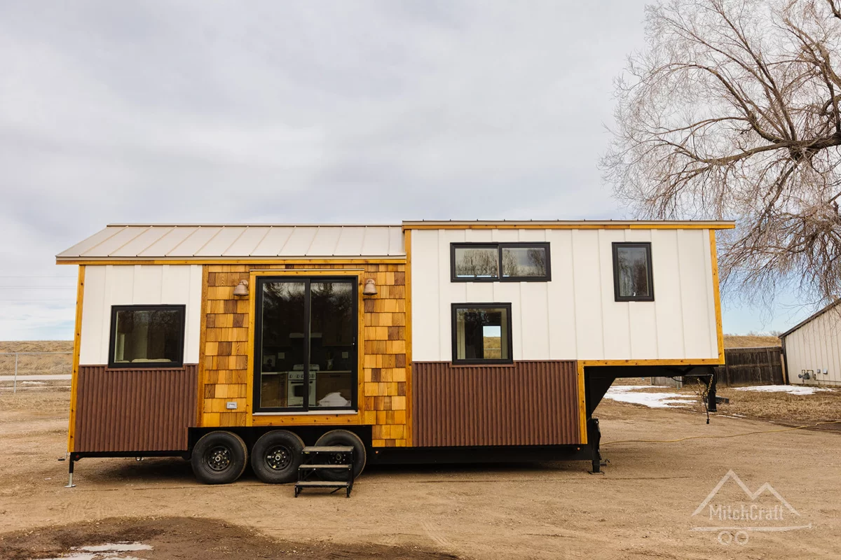 The CC 31' x 10' was built to order at a cost of US$210,000