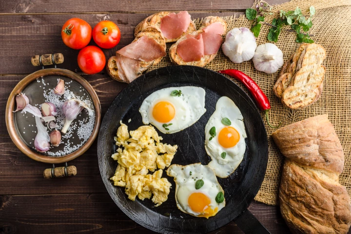 New research indicates that for optimal muscle growth protein should be primarily consumed early in the day