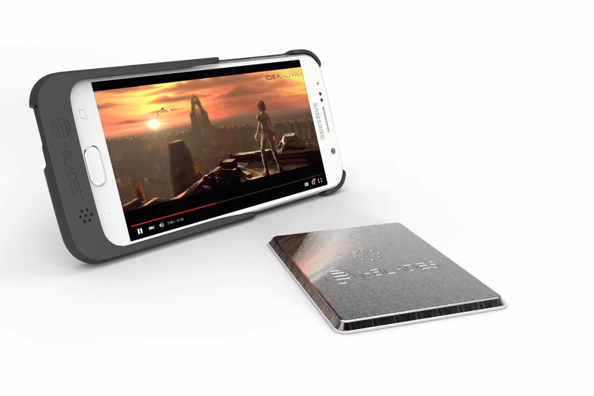 The i-Blades and IdeaNova mobile platform delivers movies on the go