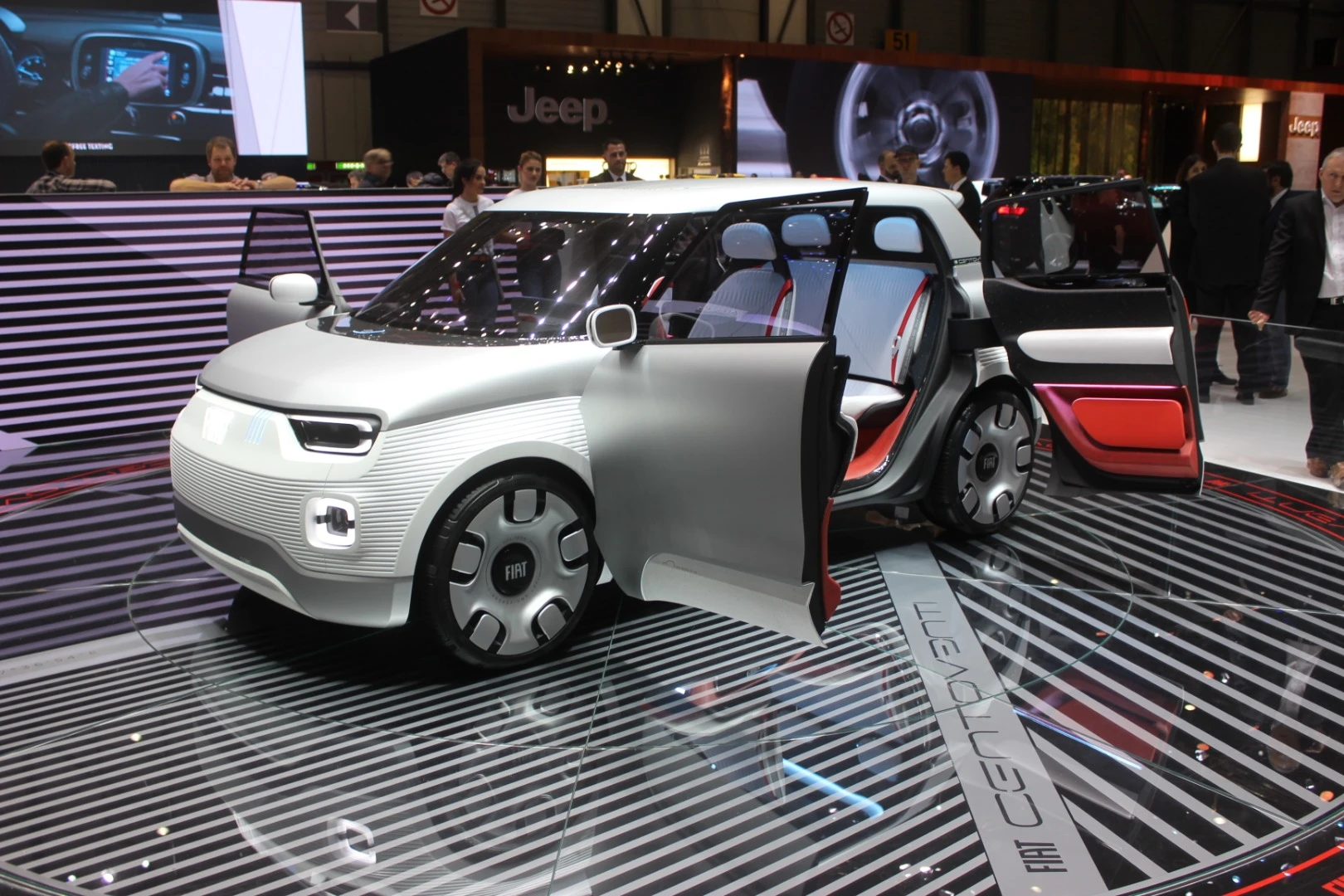 Fiat brought along its Centoventi concept, which places an emphasis on modularity. Starting the the base electric platform, customers could choose their own colors for the bumpers, roof and other panels, plus snap in and out a variety of seat options, from regular seats, to sport seats, baby seats, plus cargo and food delivery options