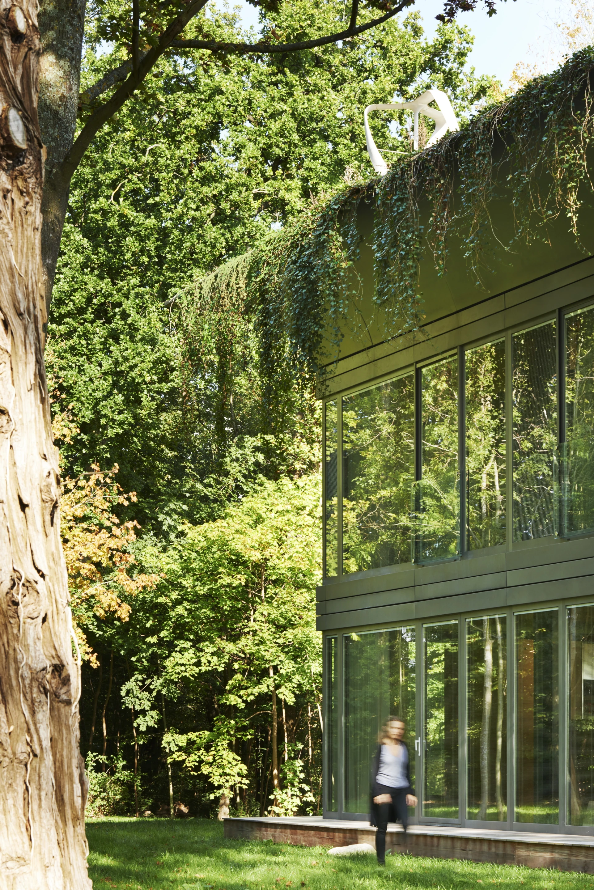 The homes feature triple-glazed windows which measure a total of 63 mm (2.48 inch) thick, and insulation made from stone wool, glass fiber, or cellulose (Photo: Starck with Riko)