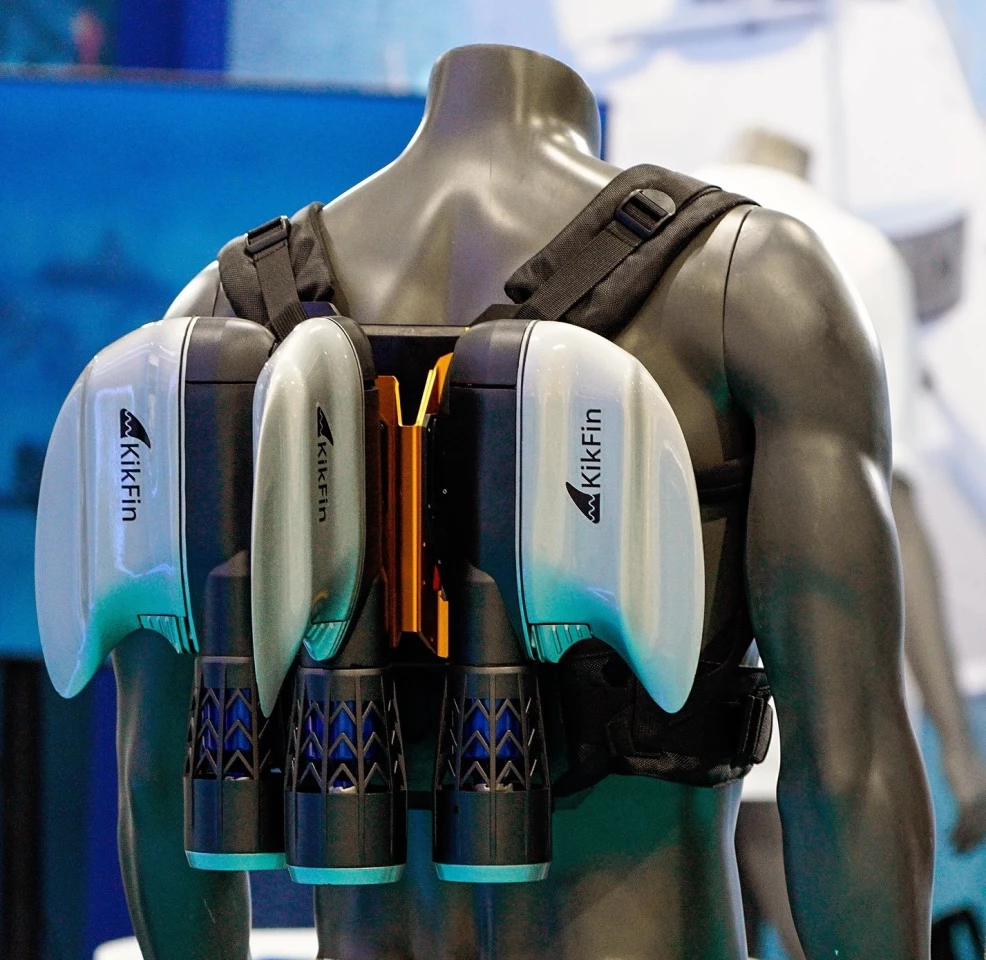 Kikfin shows the powerful, triple-thruster Shark jet pack
