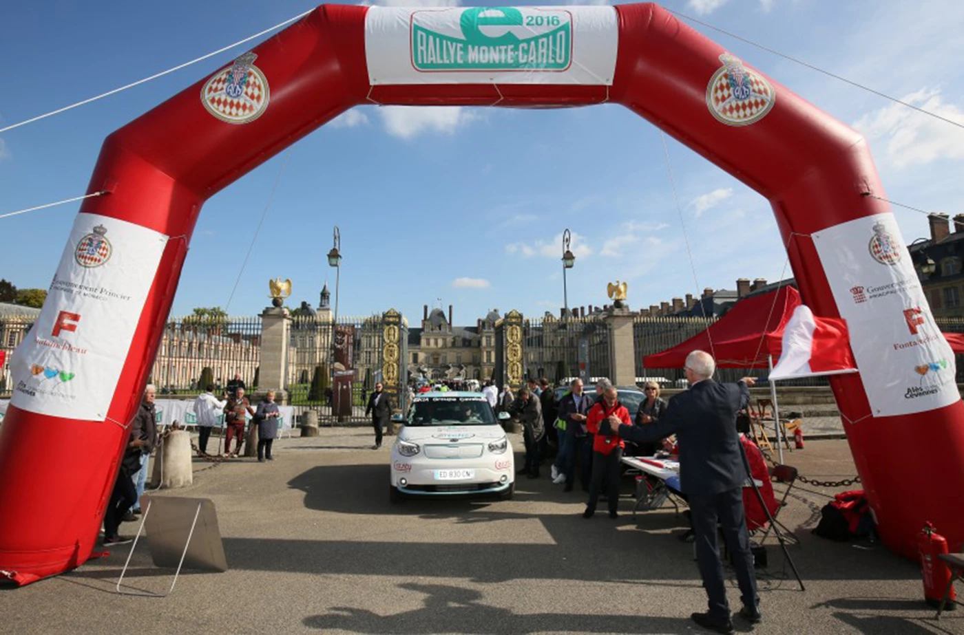 Just as the pioneers of the historic Rally Monte-Carlo did in it's first event in 1911, the E-Rally starters began a considerable distance from the Principality of Monaco, with the start line being in the 12th Palace of Fontainebleau some 950 km away.