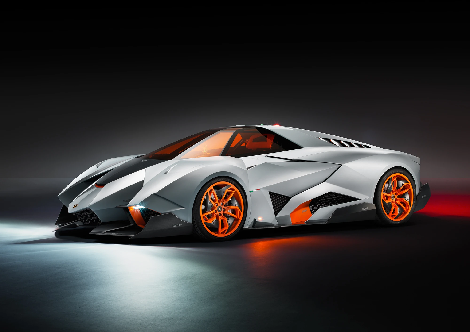 Egoista uses LED clearance lights like a jets to determine its position in three dimensions similar to an aircraft