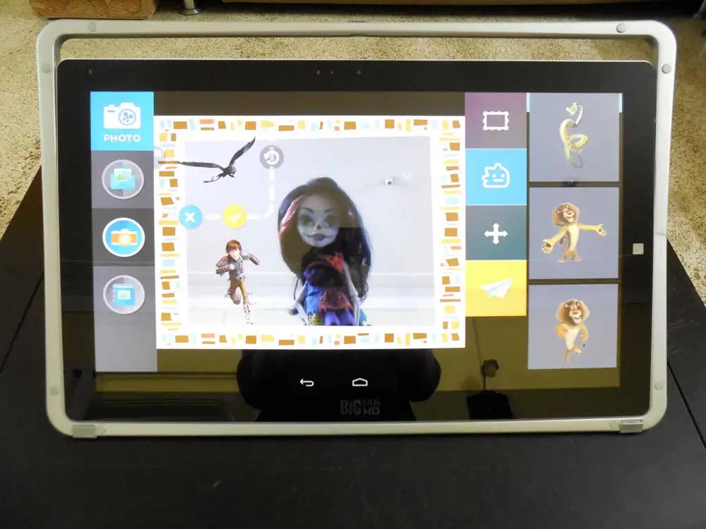 The 1.3-MP camera takes decent pictures which can also be embellished (Photo: Lakshmi Sandhana/Gizmag.com)