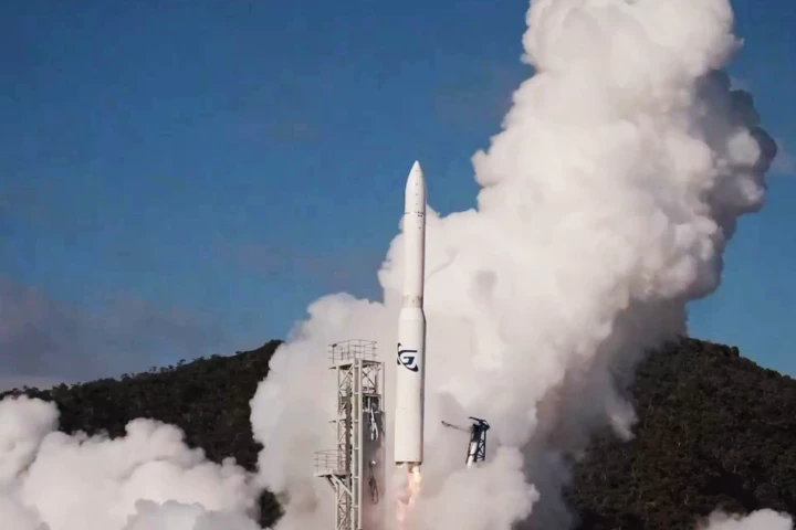 Eris lifting off – a bit