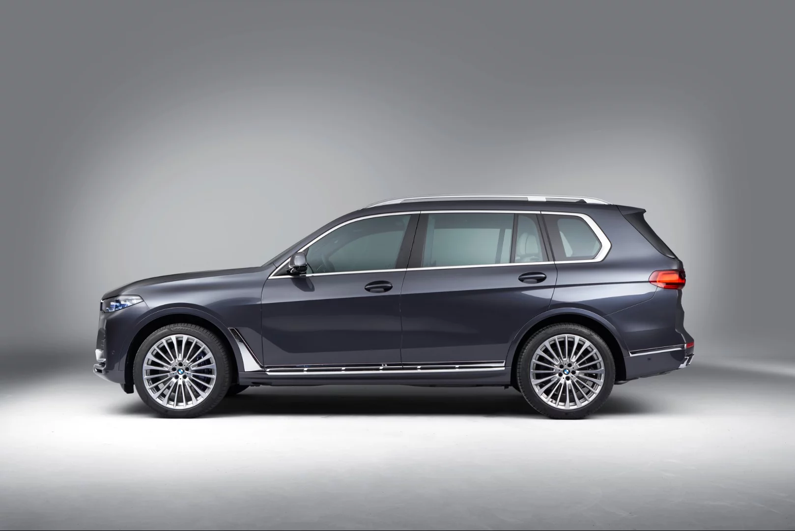 2019 BMW X7: a beefy beast