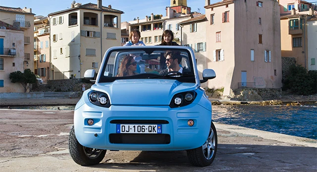 The two-door four-seat convertible Bluesummer was designed by electrical systems manufacturer the Bolloré Group, but will be built and distributed by Peugeot Citroën