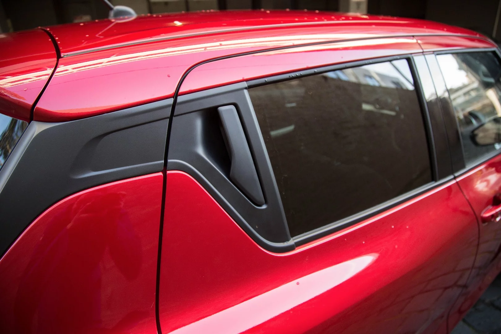 Hidden doorhandles on the back of the Suzuki Swift GLX Turbo