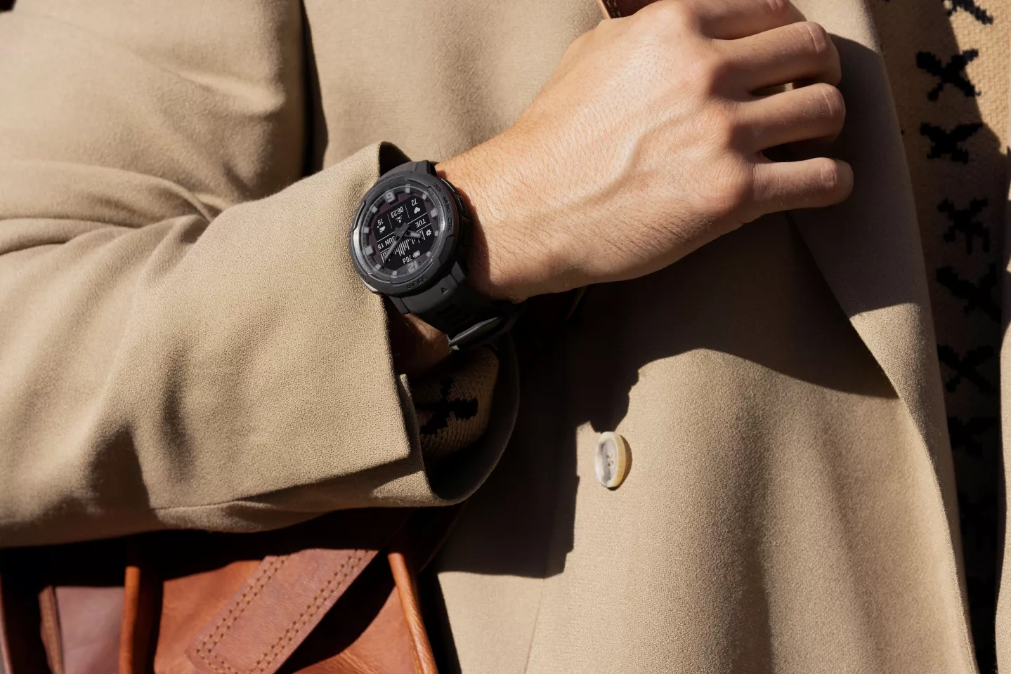 The Instinct Crossover measures 1.7 x 1.7 x 0.6 inches, with the smart display coming in at 0.9 x 0.9 inches