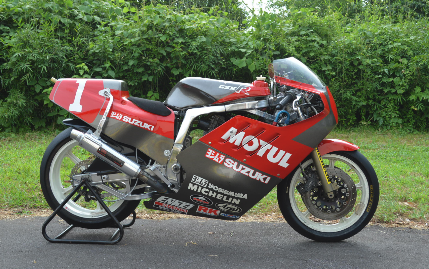 This bike is a full Yoshimura factory racer that was used by Satoshi Tsujimoto to win the 1986 All Japan TT Formula 1 Championship. That same year, Tsujimoto paired with Kevin Schwantz to finish third in the Suzuka 8 Hour race, and second in the Daytona 200 behind Wayne Rainey. Hence the price of $36,300 (£27,600) represents incredibly good value for a motorcycle of such provenance. Auction Description