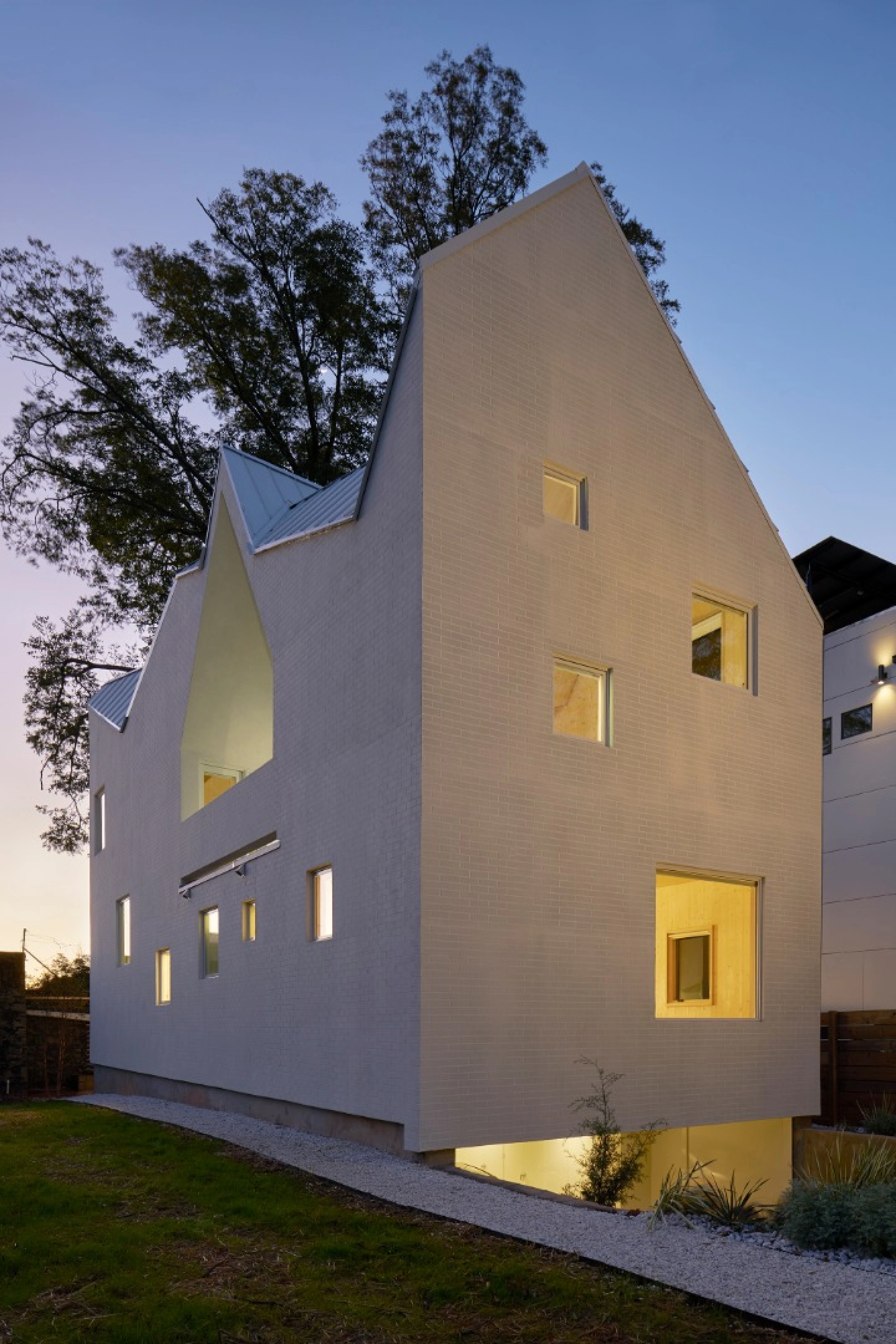 Six gable roofs inform interior layout of Haus Gables