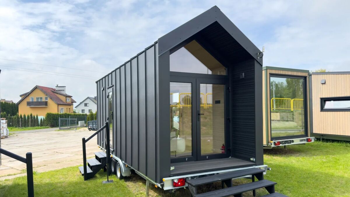 Quaint chocolate-flavored tiny house explores light and dark contrasts