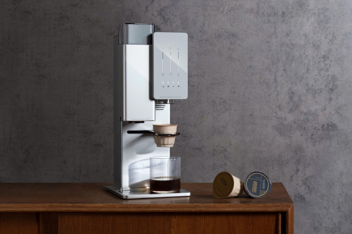 xBloom grinds whole roasted beans for each single serving of coffee