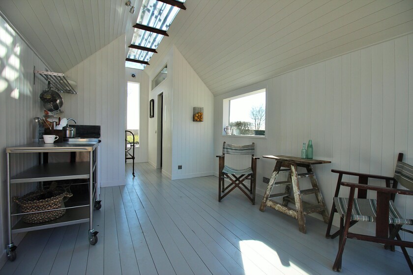 English tiny house firm Contemporary Shepherd Huts recently completed an updated take on the shepherd hut