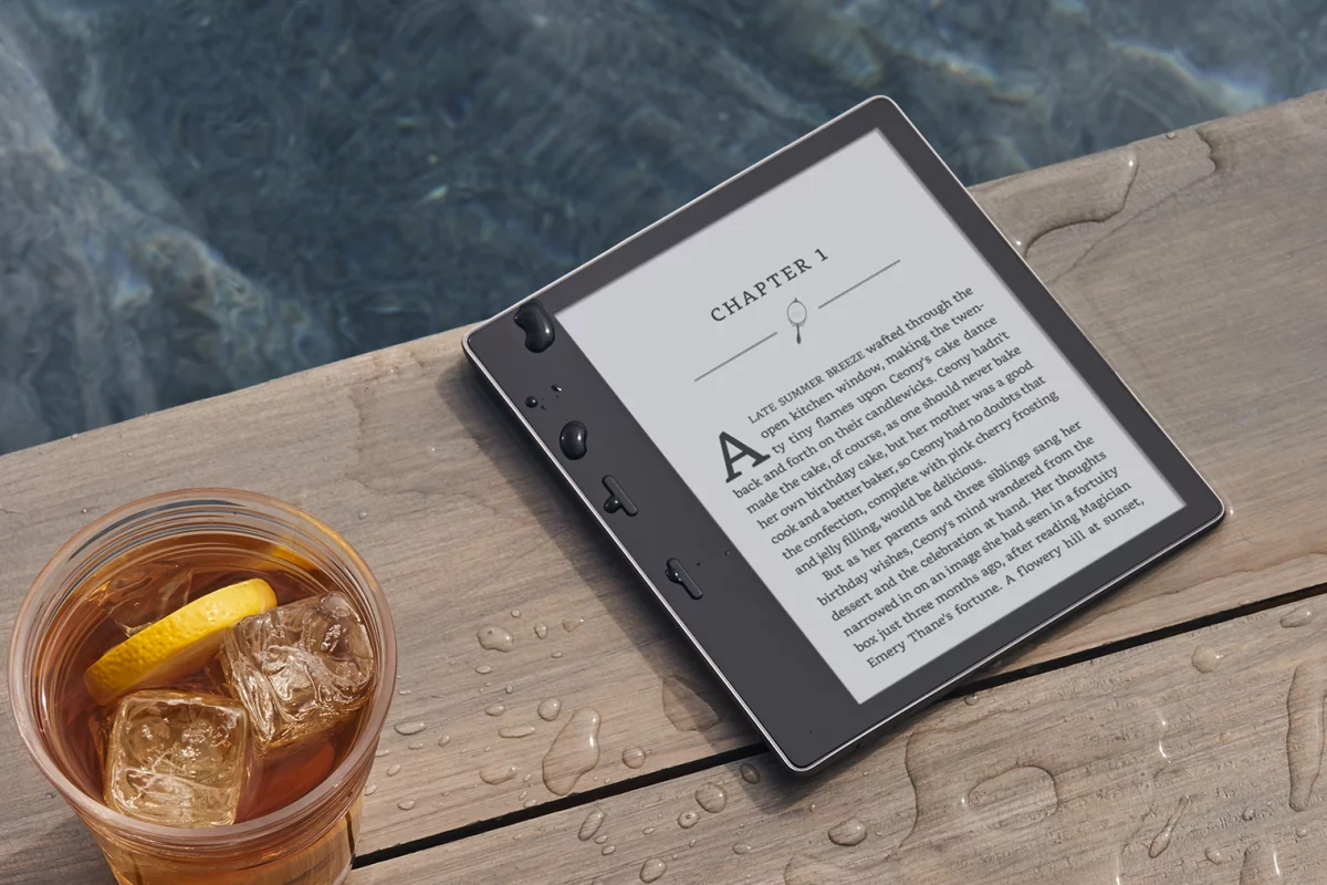 The 2017 Kindle Oasis keeps the name but adds more screen space