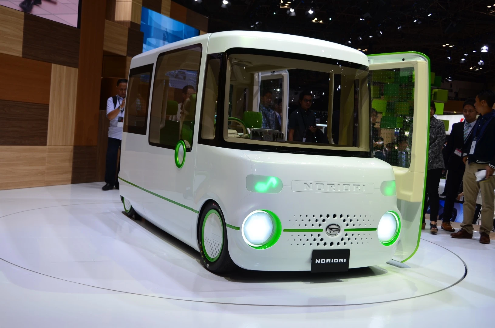 The focus is on the interior, but that blocky exterior with huge windows is just as interesting