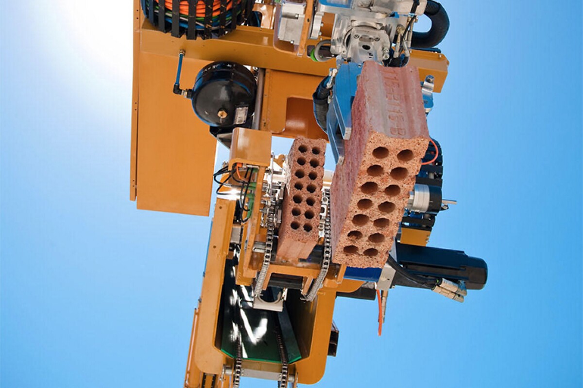 Bricklaying robot can build a fullsized house in two days