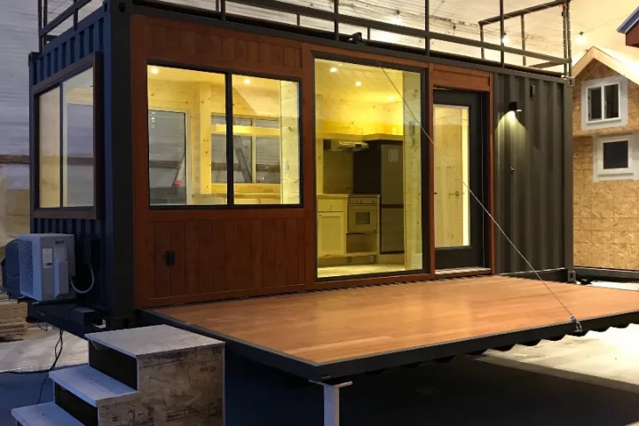 The Vista C is based on a shipping container measuring 20 ft (6 m)-long