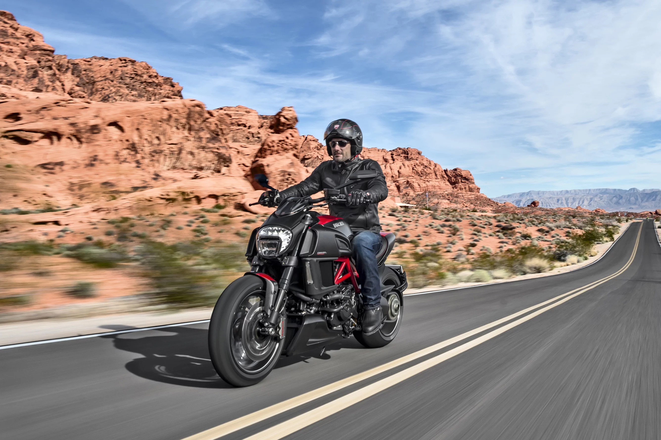 The Testastretta 11° engine effectively took the original fire-breathing 1198 Superbike power plant and re-engineered it for greater user-friendliness. This was achieved by reducing the amount of valve over-lap from around 41°to just 11°, which reduced peak horse-power slightly, but considerably enhanced mid-range and overall smoothness.