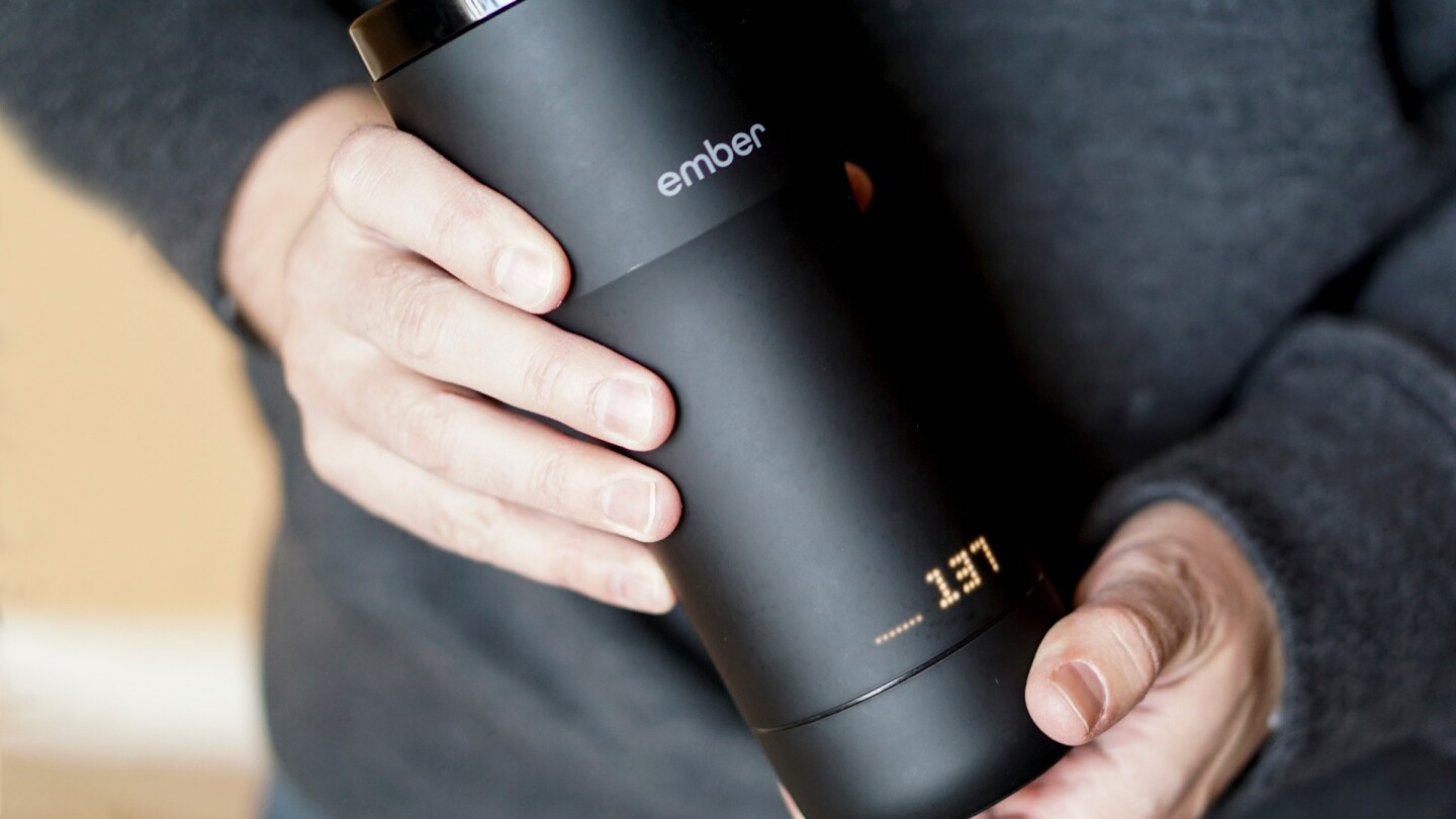 Review A smart coffee mug that maintains your ideal temperature