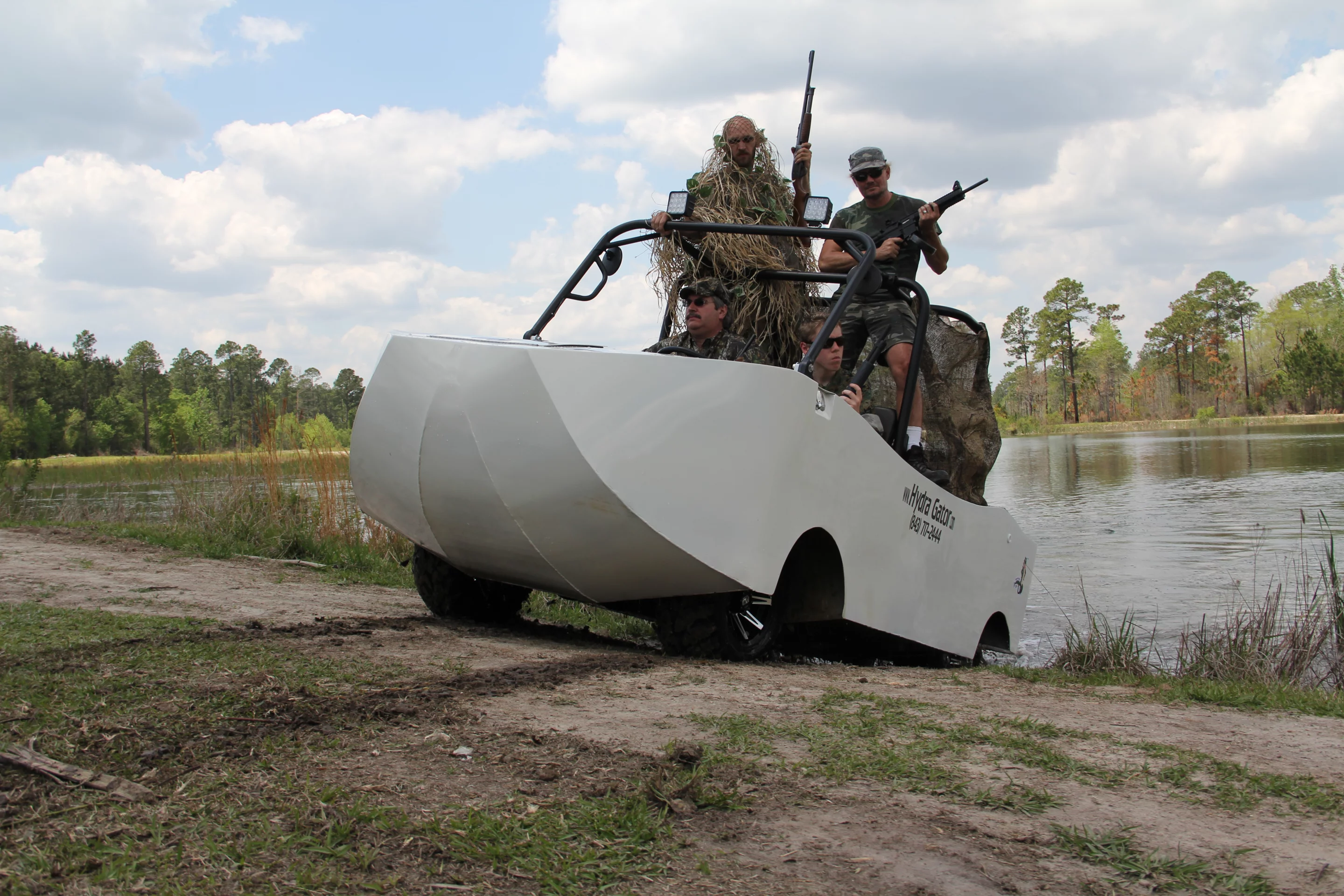CAMI's new US$60,000 Hydra Gator is a diesel-electric hybrid amphibious vehicle